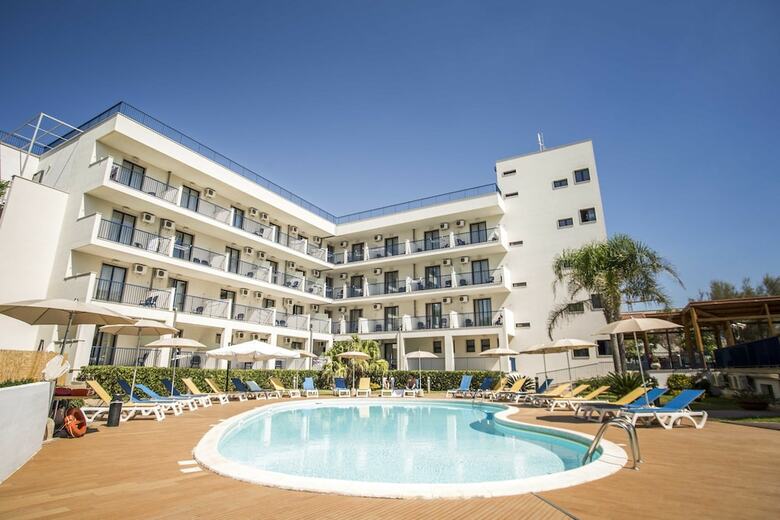 Hotel Ticho`s Club