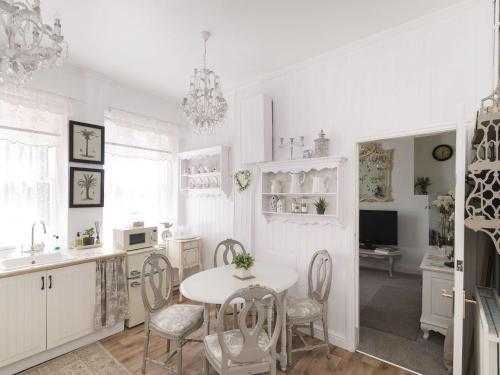 Curiosity Cottage, Keighley
