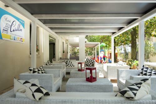 Hotel Carillon