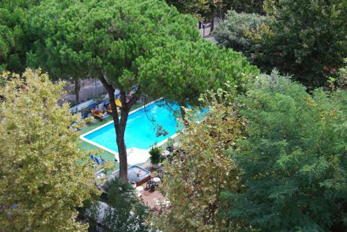Hotel Carillon