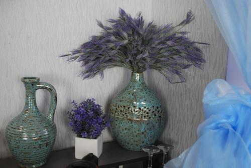 Room In Three Bedroom Flat