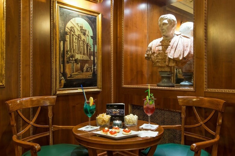 River Palace Hotel