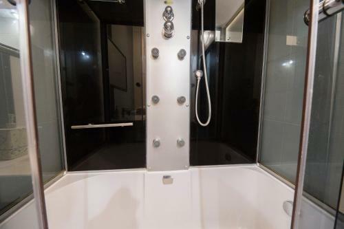 Vip 2 Bedrooms Apartment Near Arenacity