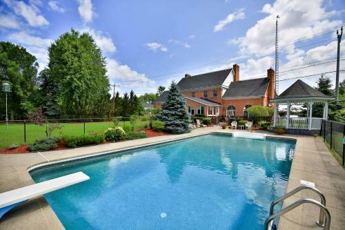 Niagara River Grand Mansion
