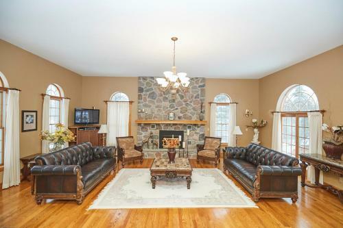Niagara River Grand Mansion