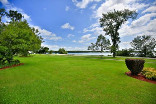 Niagara River Grand Mansion