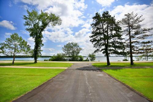 Niagara River Grand Mansion