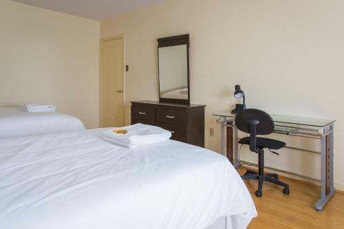 Hostal Charlton Suites Guest House