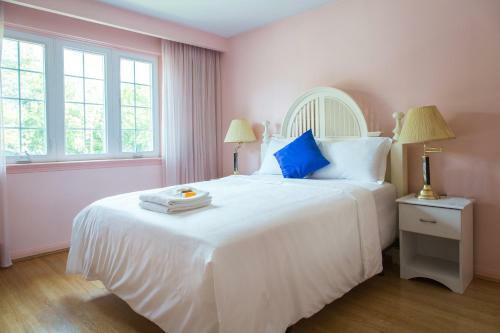 Hostal Charlton Suites Guest House