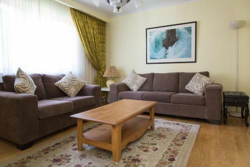 Hostal Charlton Suites Guest House