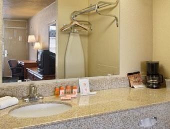Hotel Howard Johnson Downtown/opryland