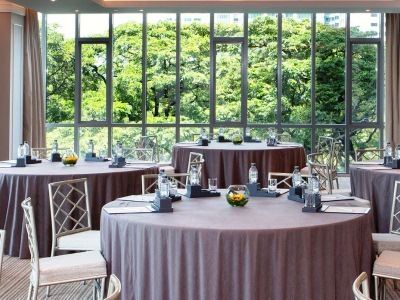 Hotel Oriental Residence Bangkok