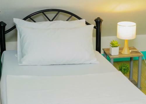 Nomadsmnl Backpackers Homestay