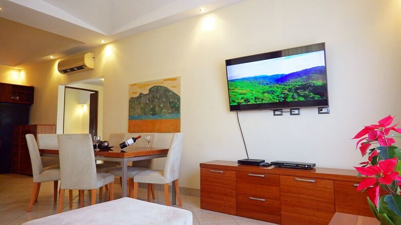 Hotel The Oaks Tamarindo Condominiums