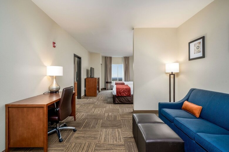 Hotel Comfort Suites University