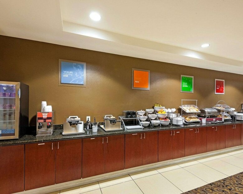 Hotel Comfort Suites University