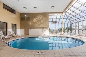 Hotel Comfort Suites Airport