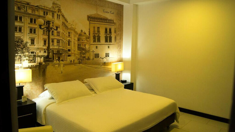 Hotel Puerta De San Antonio