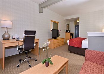 Hotel Comfort Suites Airport