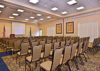 Hotel Comfort Suites Airport