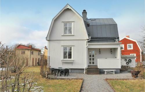 Three-bedroom Holiday Home In Karlstad
