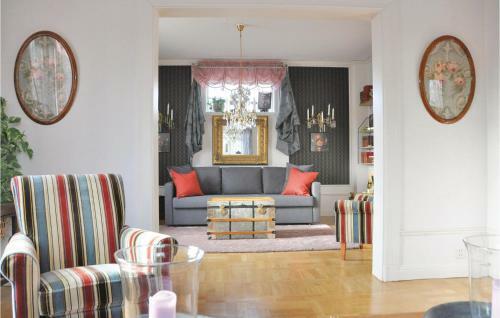 Three-bedroom Holiday Home In Karlstad