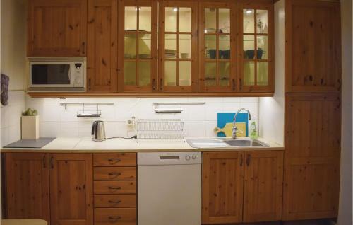 Six-bedroom Holiday Home In Knared