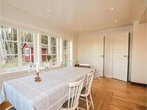 Three-bedroom Holiday Home In Kristinehamn