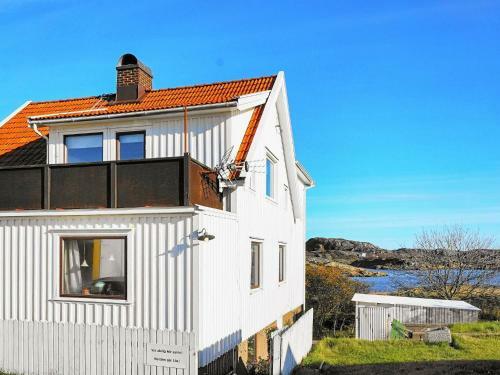 Three-bedroom Holiday Home In Fjell