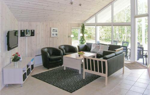 Five-bedroom Holiday Home In Kopingsvik