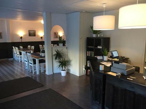 Hotel H�jdens L�gprishotell