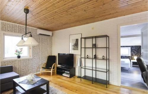 Two-bedroom Holiday Home In Trollhattan