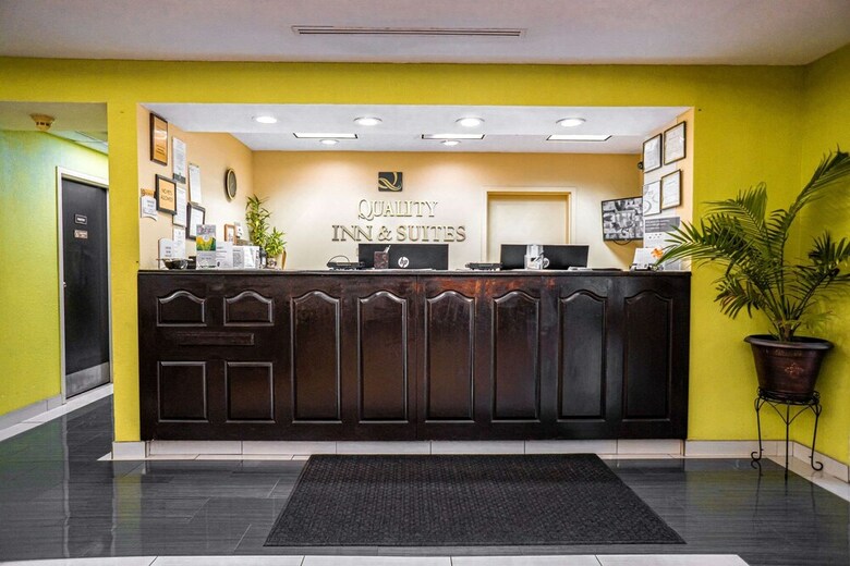 Hotel Quality Inn & Suites At Six Flags