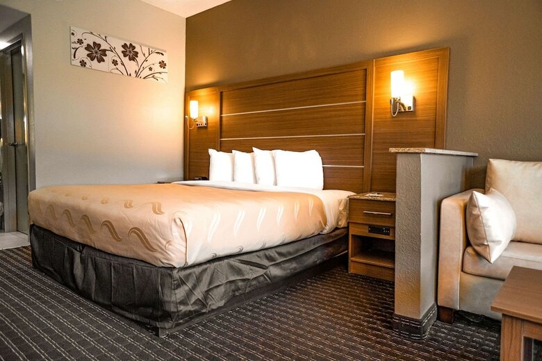 Hotel Quality Inn & Suites At Six Flags