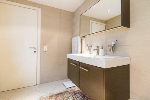 Apartment - Adrian's Arch