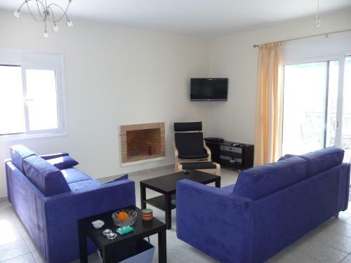 Cozy Villa In Agia Triada With Pool And Deckchair
