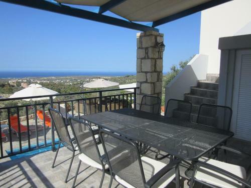 Cozy Villa In Agia Triada With Pool And Deckchair