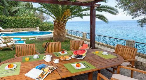 Beachfront Villa Benele