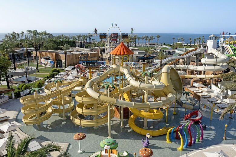 Titanic Beach & Resort De Luxe Hotel