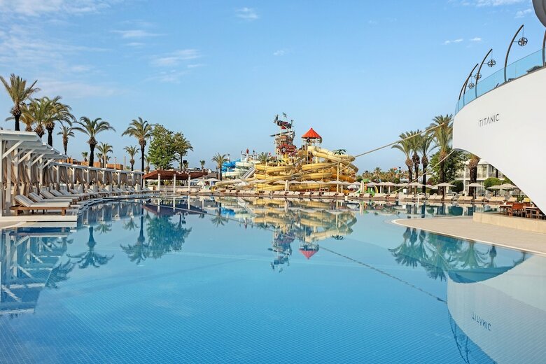 Titanic Beach & Resort De Luxe Hotel
