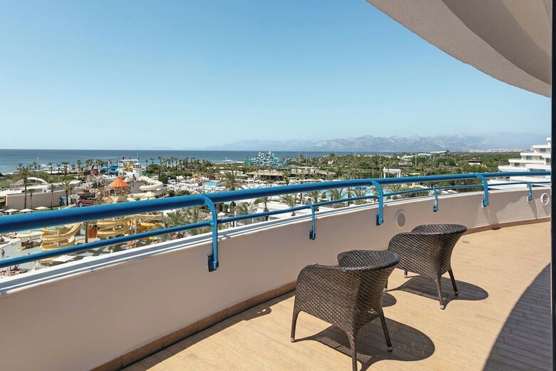 Titanic Beach & Resort De Luxe Hotel