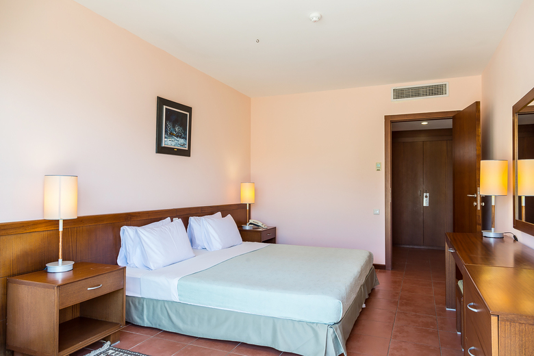 Happy Hotel