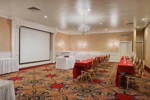 Best Western Plus Sovereign Hotel