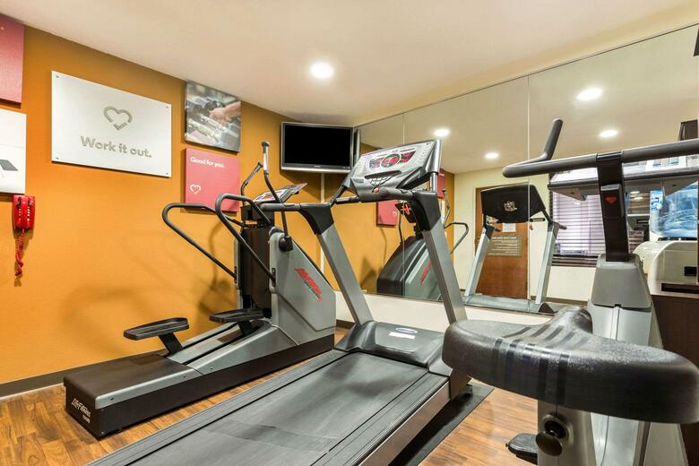 Hotel Comfort Suites Lansing