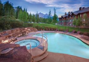 Hotel Resort At Canmore Banff