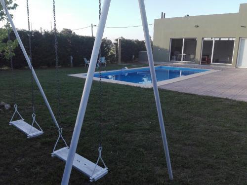 Casa En Club De Campo. Parque Y Pileta.