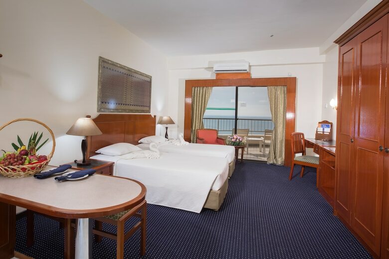 Hotel Rainbow Paradise Beach Resort
