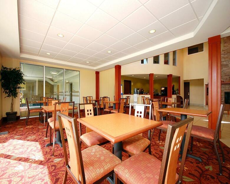 Hotel Comfort Inn & Suites