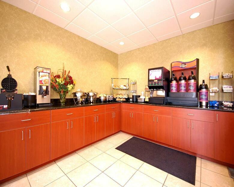 Hotel Comfort Inn & Suites