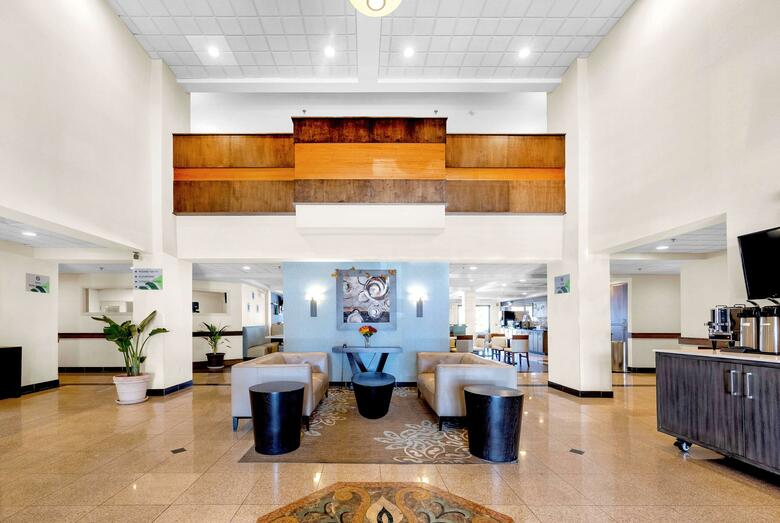 Hotel Wingate By Wyndham Schaumburg / Convention Center